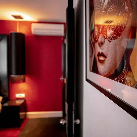 Le Theatre 4*