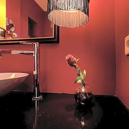 Le Theatre 4*