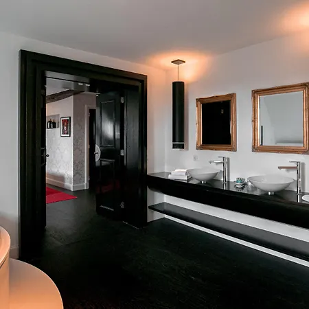 Le Theatre Hotel